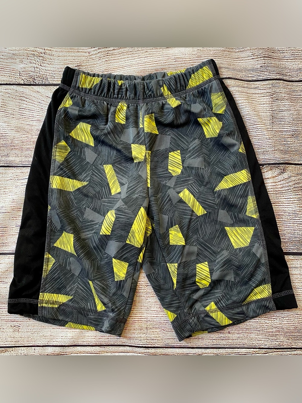 FabKids Grey Yellow Black Geometric Print Athletic Shorts Boy's L 8 10